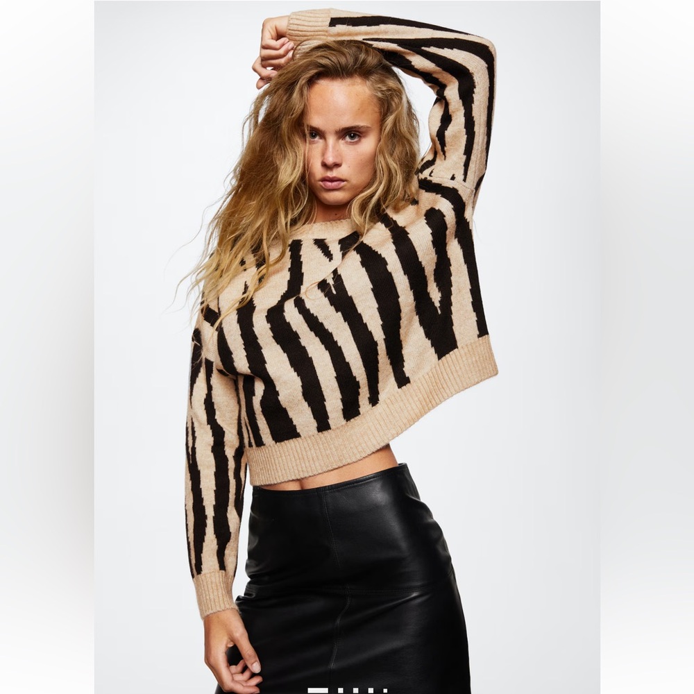 MANGO zebra 🦓 print sweater Oversize design. Rounded neck. Long sleeve.